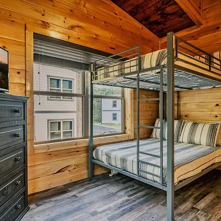Villa Brand New 4/4 Minutes To Dollywood! Hot Tub!